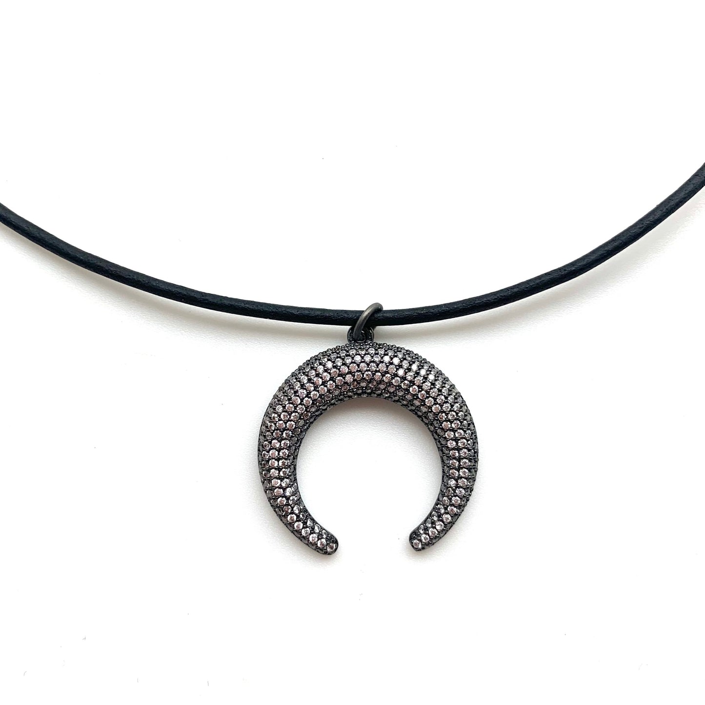 3D crescent-magnetic dainty